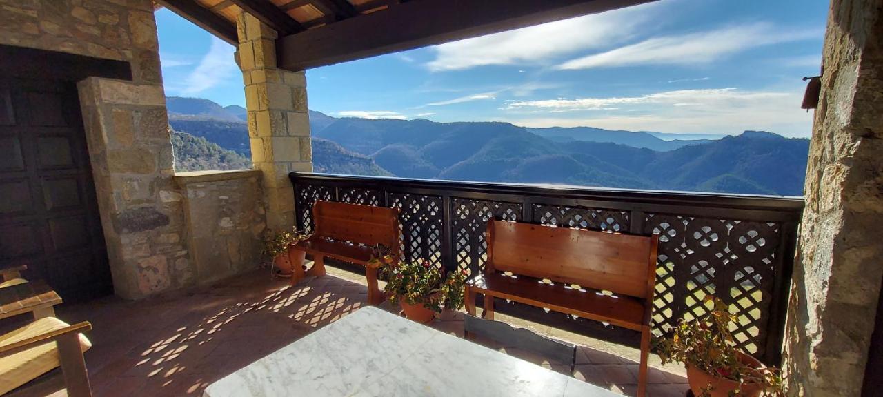 Vila Castell De Llaés Exteriér fotografie